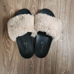 Women's Beige Faux Fur Slide Sandals